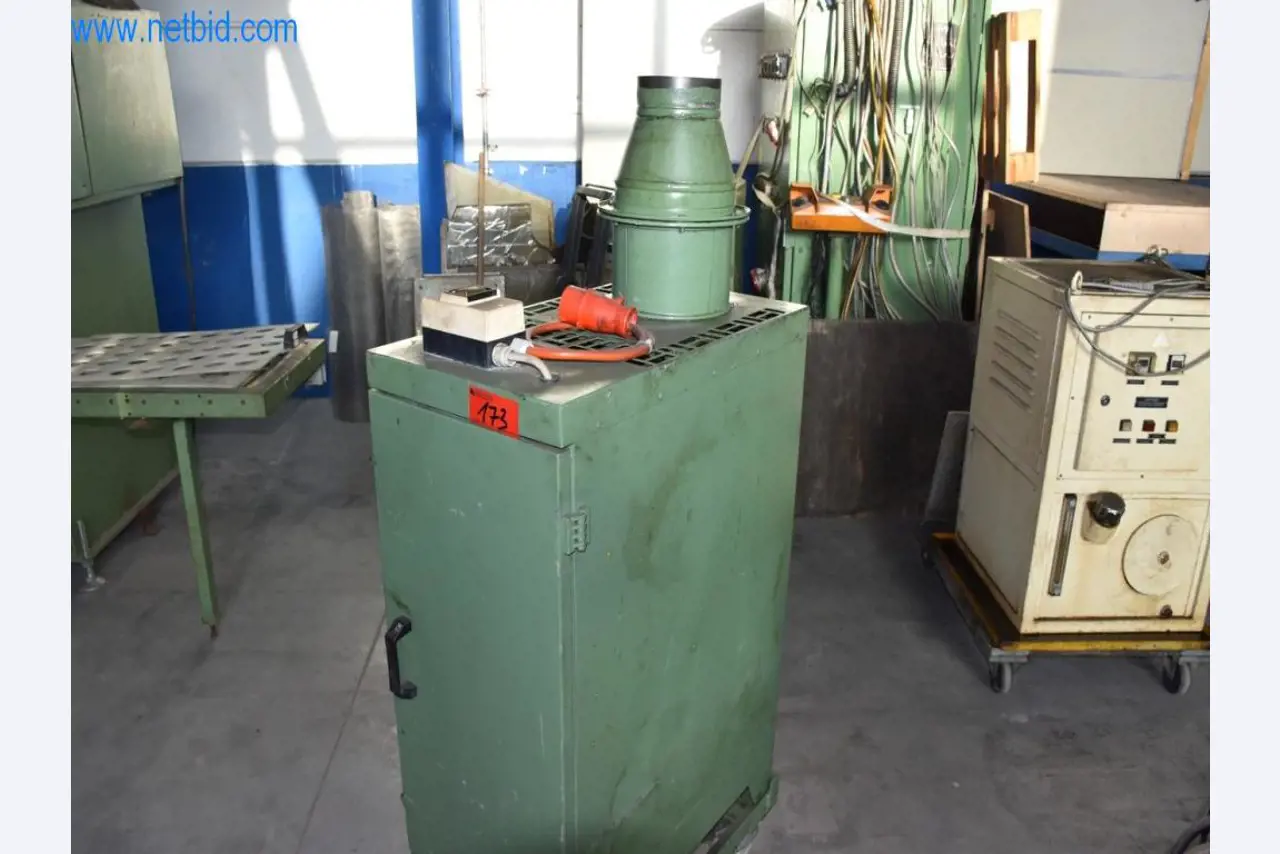 Máquinas, equipos operativos y accesorios de un líder mundial en el mercado de sistemas de tensado de cadenas.-1