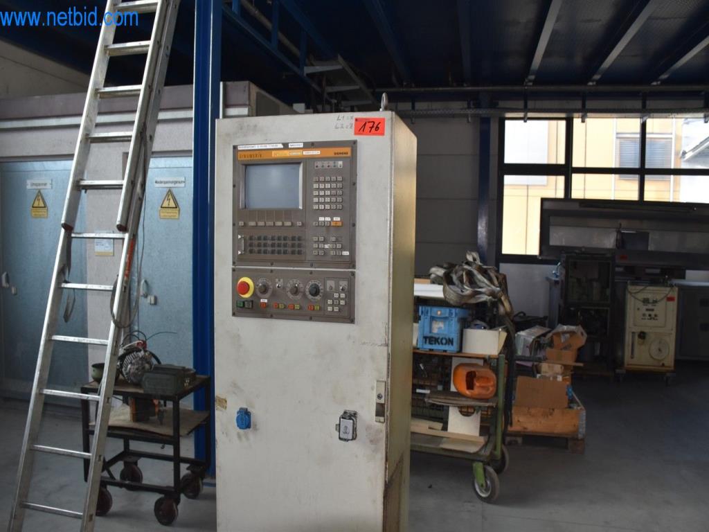 Máquinas, equipos operativos y accesorios de un líder mundial en el mercado de sistemas de tensado de cadenas.-1