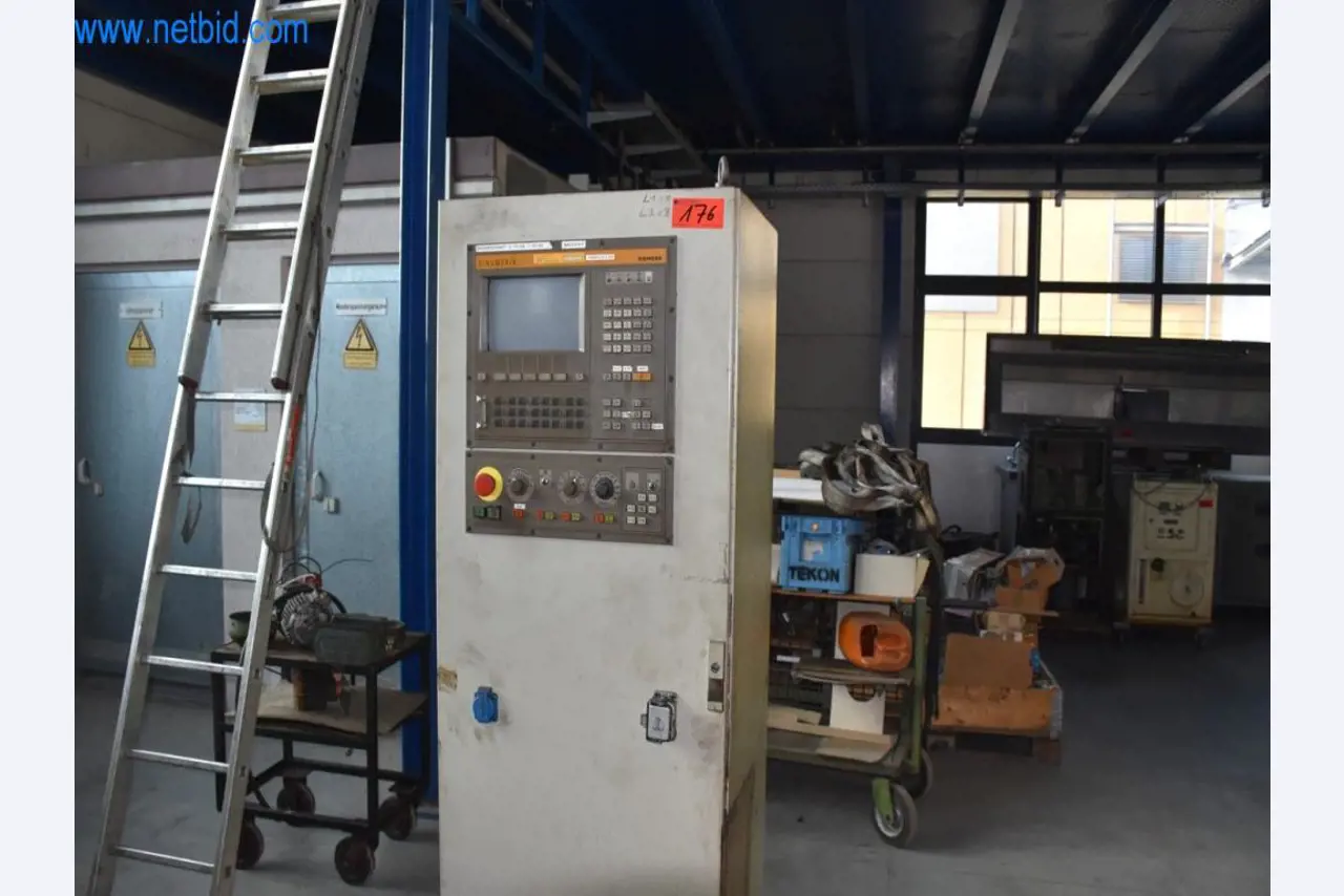 Máquinas, equipos operativos y accesorios de un líder mundial en el mercado de sistemas de tensado de cadenas.-1