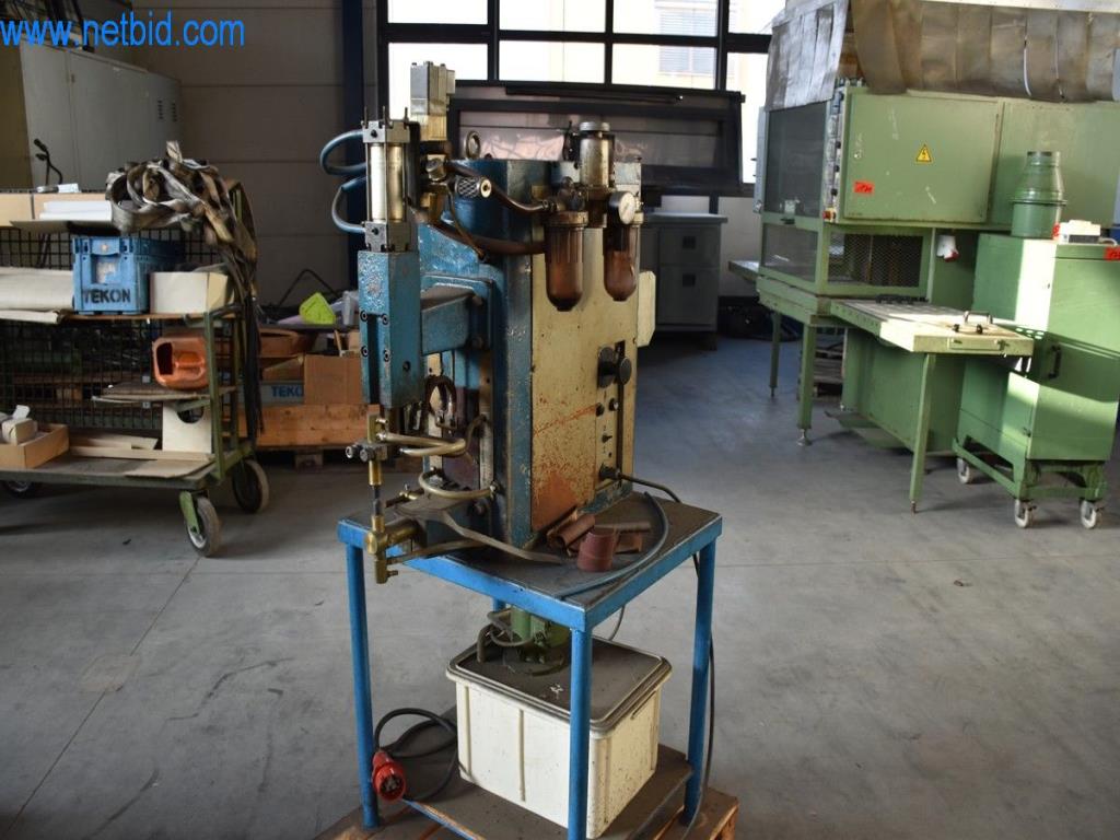 Máquinas, equipos operativos y accesorios de un líder mundial en el mercado de sistemas de tensado de cadenas.-3