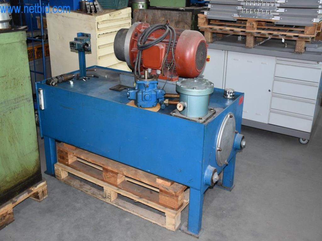 Stroje, provozní zařízení a příslušenství předního světového výrobce napínacích systémů řetězů jsou k dispozici.-1