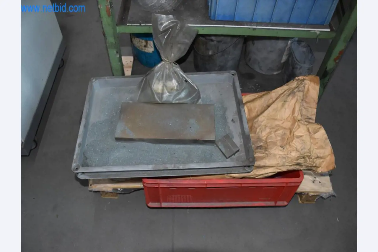 Máquinas, equipos operativos y accesorios de un líder mundial en el mercado de sistemas de tensado de cadenas.-5