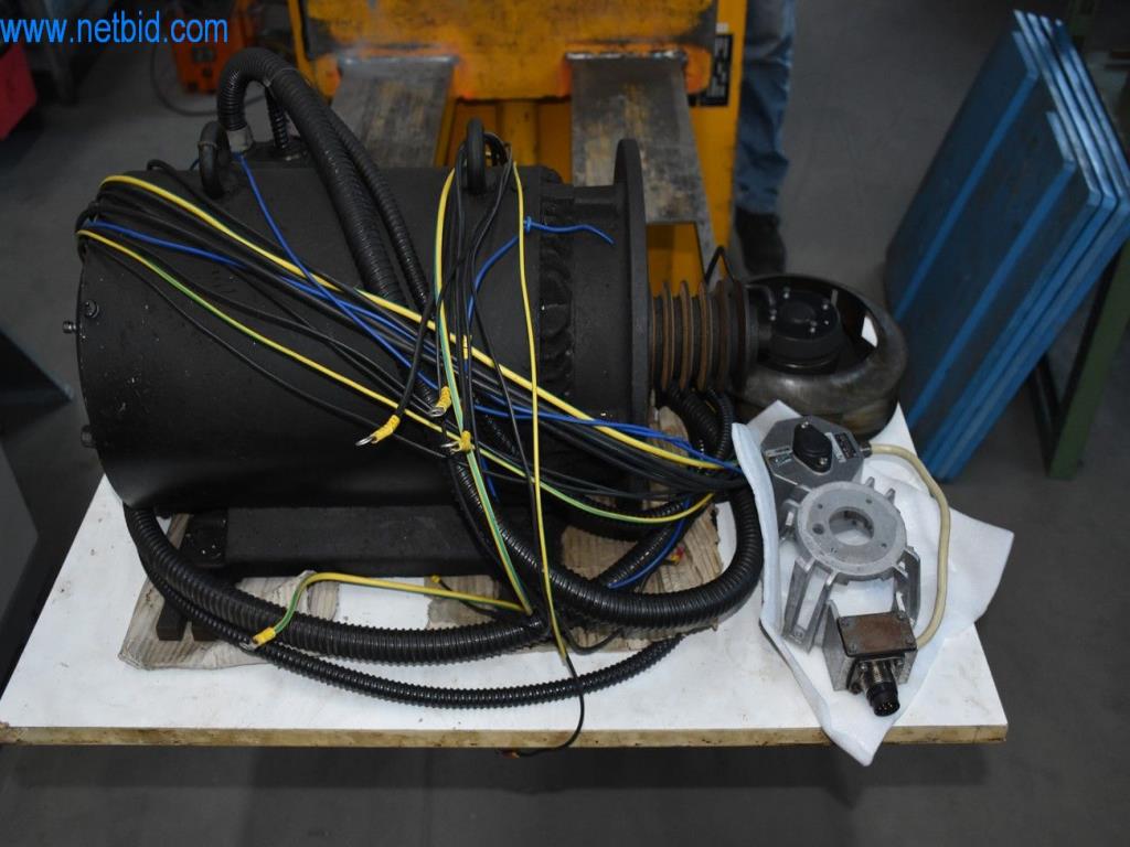 Stroje, provozní zařízení a příslušenství předního světového výrobce napínacích systémů řetězů jsou k dispozici.-11