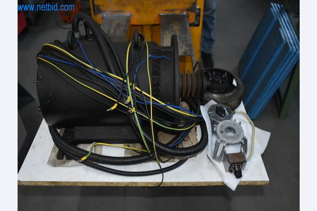 Máquinas, equipos operativos y accesorios de un líder mundial en el mercado de sistemas de tensado de cadenas.-11