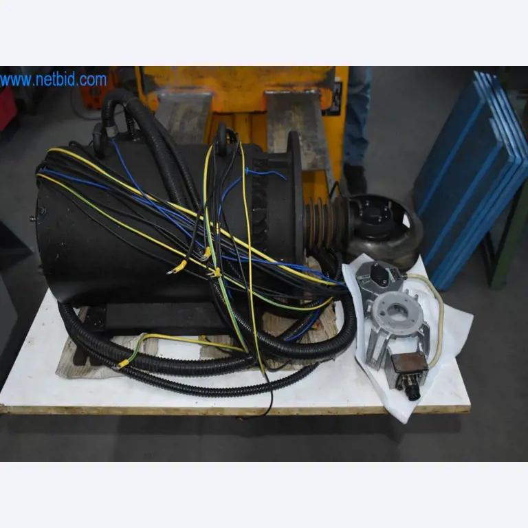 Máquinas, equipos operativos y accesorios de un líder mundial en el mercado de sistemas de tensado de cadenas.-11