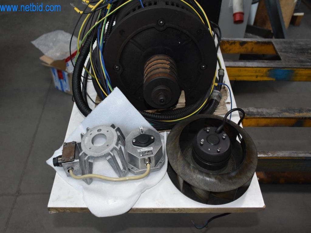 Stroje, provozní zařízení a příslušenství předního světového výrobce napínacích systémů řetězů jsou k dispozici.-12