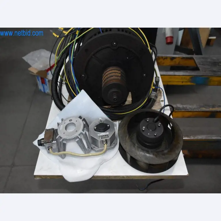 Máquinas, equipos operativos y accesorios de un líder mundial en el mercado de sistemas de tensado de cadenas.-12