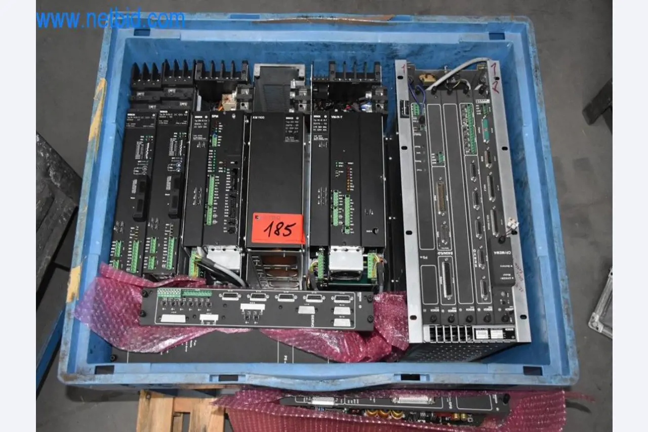 Máquinas, equipos operativos y accesorios de un líder mundial en el mercado de sistemas de tensado de cadenas.-1