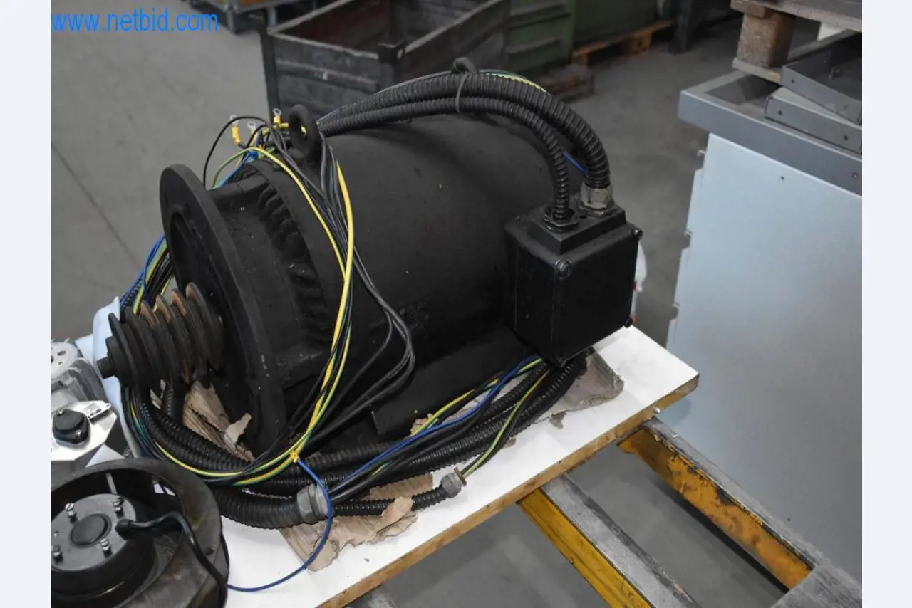 Máquinas, equipos operativos y accesorios de un líder mundial en el mercado de sistemas de tensado de cadenas.-4