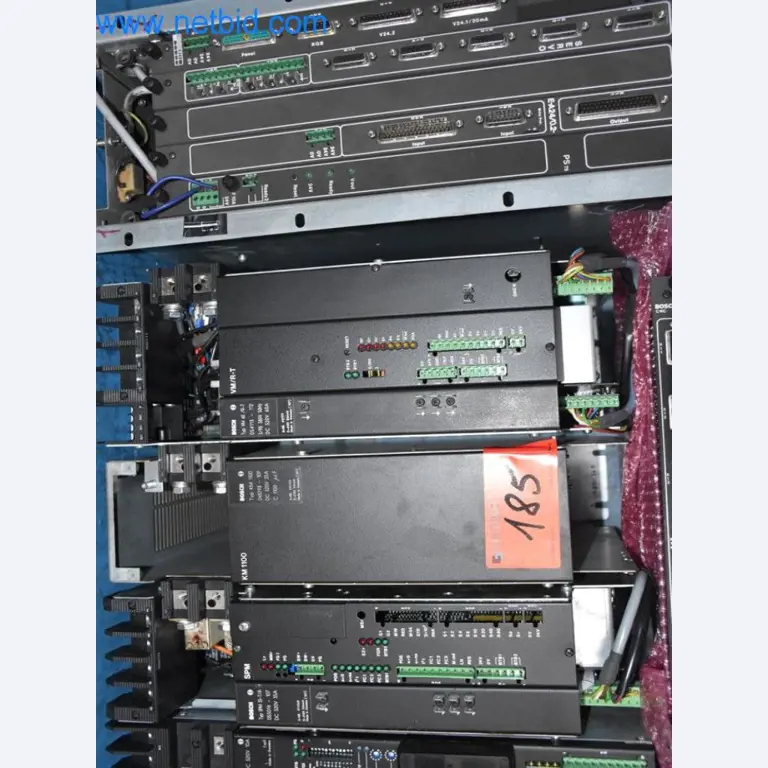 Máquinas, equipos operativos y accesorios de un líder mundial en el mercado de sistemas de tensado de cadenas.-5