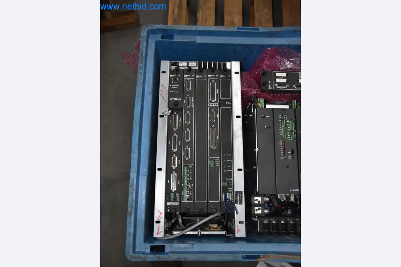 Máquinas, equipos operativos y accesorios de un líder mundial en el mercado de sistemas de tensado de cadenas.-7