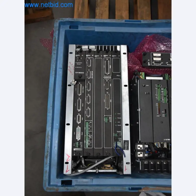 Máquinas, equipos operativos y accesorios de un líder mundial en el mercado de sistemas de tensado de cadenas.-7