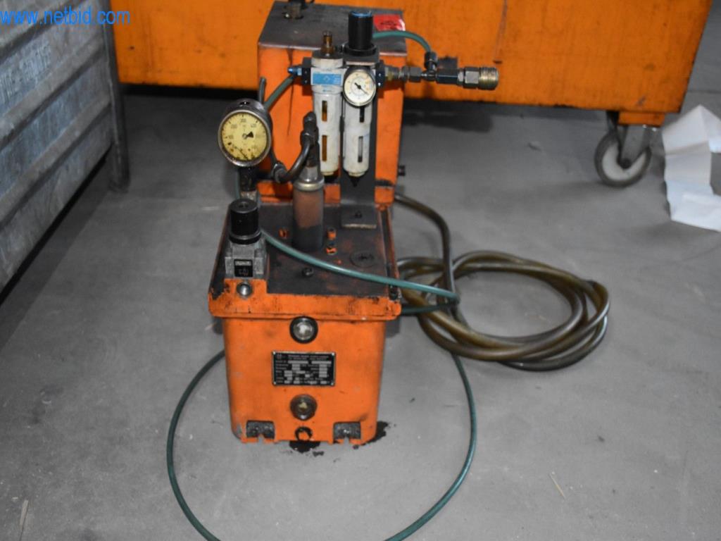 Máquinas, equipos operativos y accesorios de un líder mundial en el mercado de sistemas de tensado de cadenas.-2