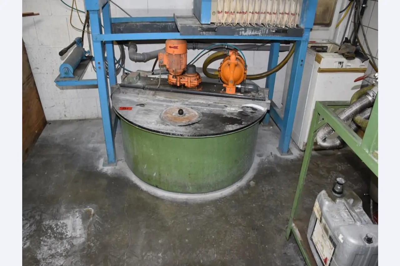 Na voljo so stroji, delovna oprema in dodatki vodilnega svetovnega proizvajalca sistemov za napenjanje verig-1