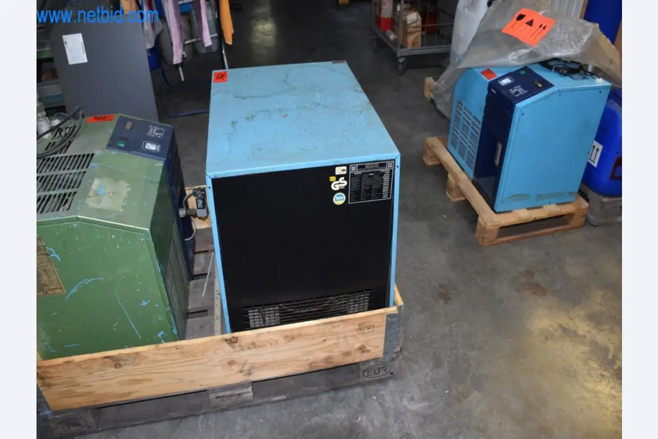 Máquinas, equipos operativos y accesorios de un líder mundial en el mercado de sistemas de tensado de cadenas.-4