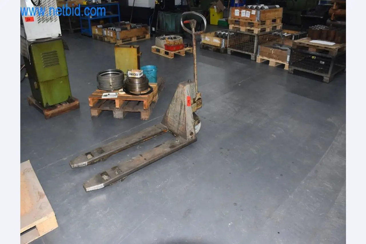 Máquinas, equipos operativos y accesorios de un líder mundial en el mercado de sistemas de tensado de cadenas.-1