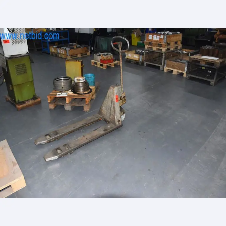 Máquinas, equipos operativos y accesorios de un líder mundial en el mercado de sistemas de tensado de cadenas.-1