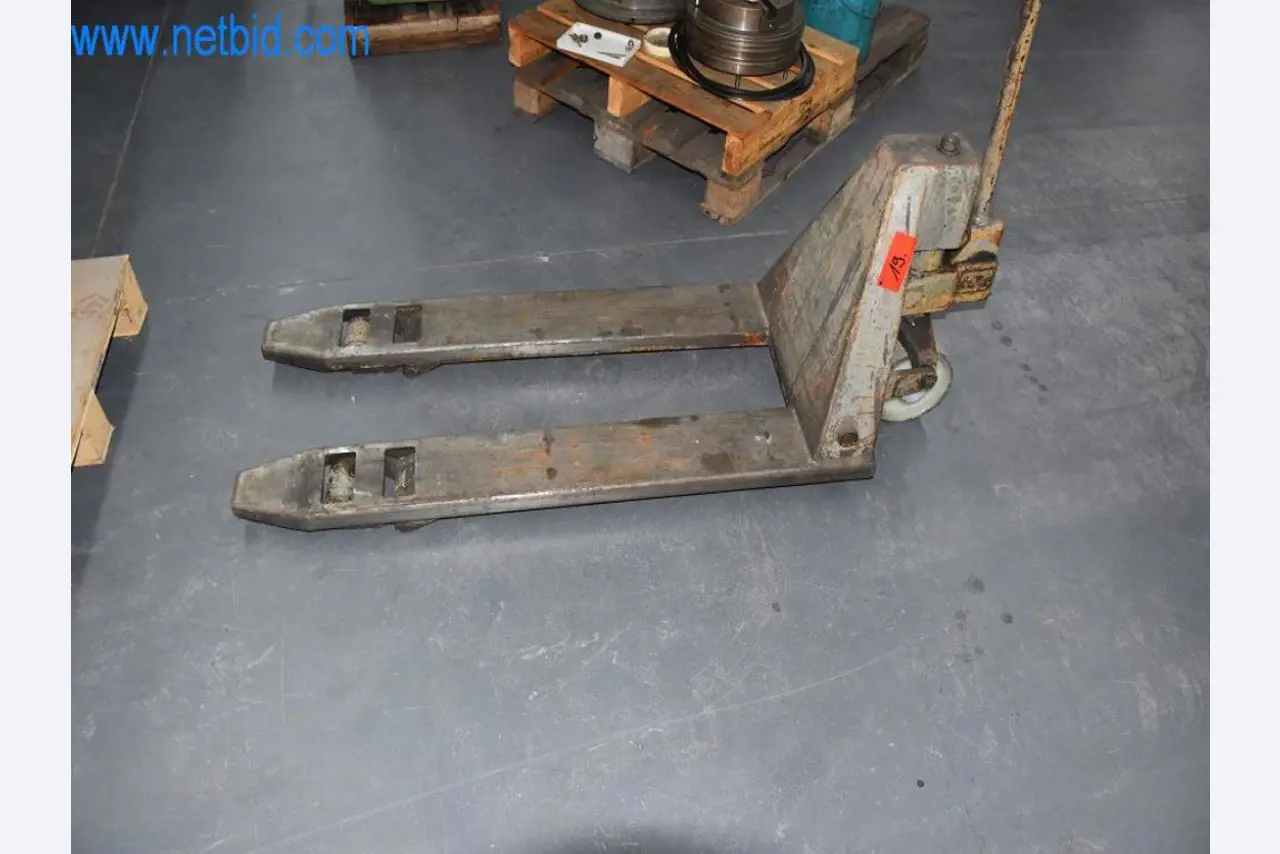 Máquinas, equipos operativos y accesorios de un líder mundial en el mercado de sistemas de tensado de cadenas.-2