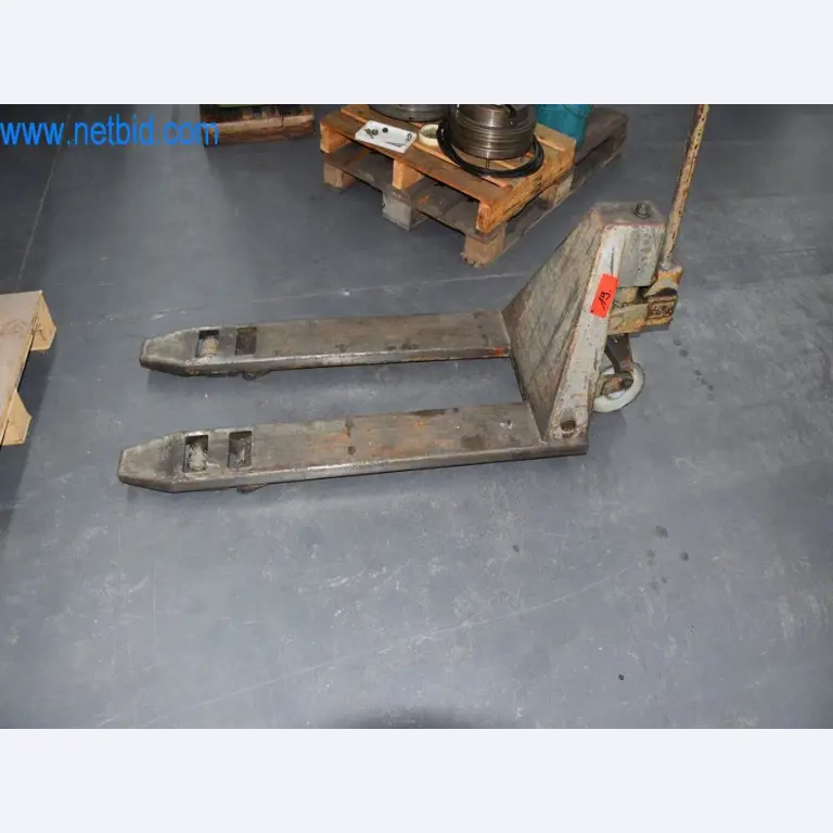 Máquinas, equipos operativos y accesorios de un líder mundial en el mercado de sistemas de tensado de cadenas.-2