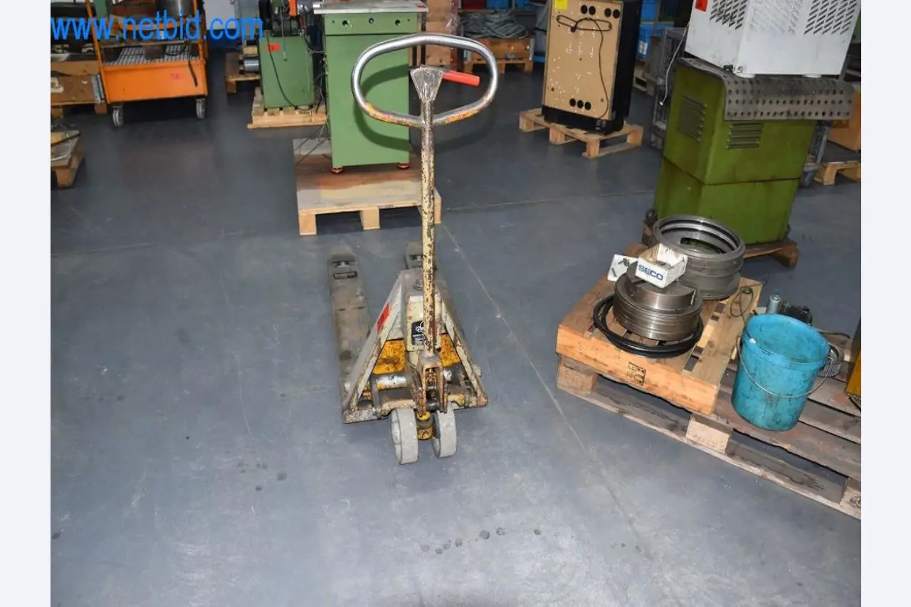 Máquinas, equipos operativos y accesorios de un líder mundial en el mercado de sistemas de tensado de cadenas.-3