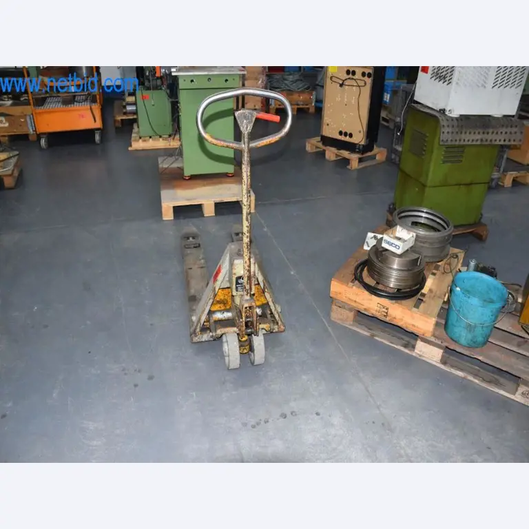 Máquinas, equipos operativos y accesorios de un líder mundial en el mercado de sistemas de tensado de cadenas.-3