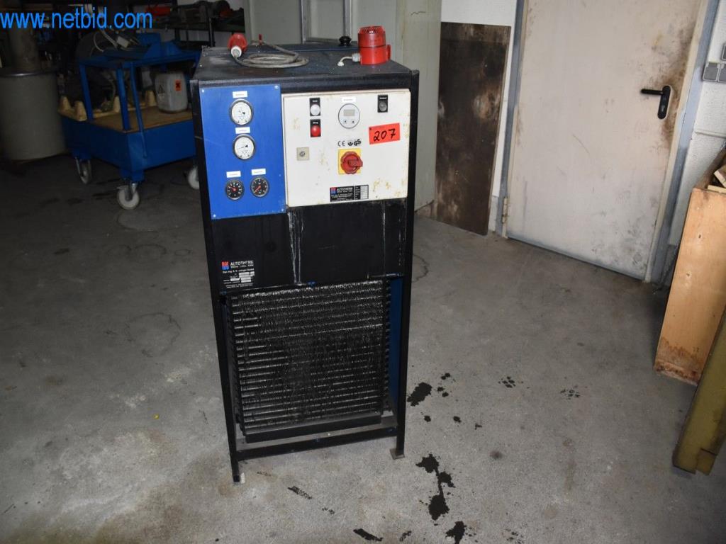 Máquinas, equipos operativos y accesorios de un líder mundial en el mercado de sistemas de tensado de cadenas.-1