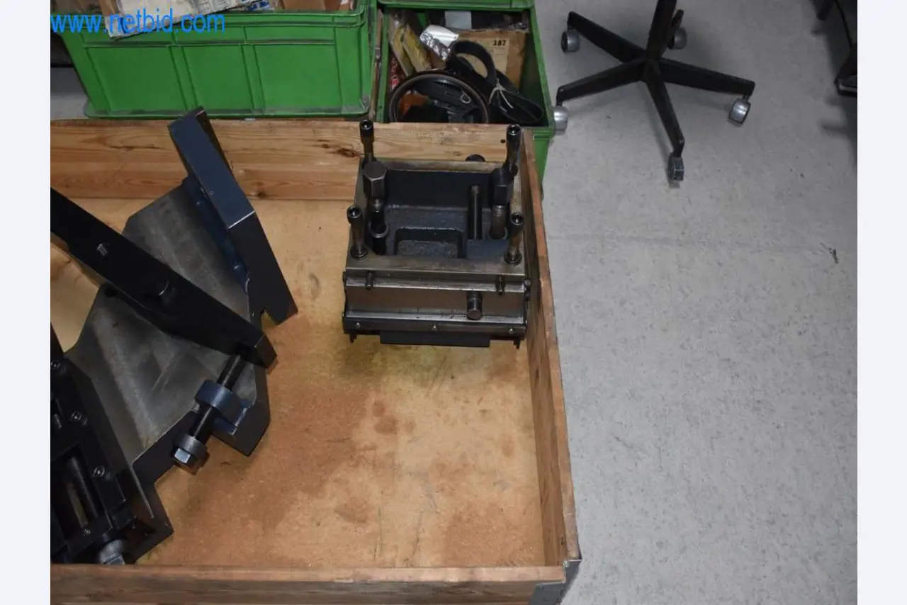 Máquinas, equipos operativos y accesorios de un líder mundial en el mercado de sistemas de tensado de cadenas.-3