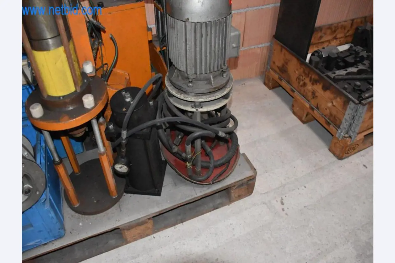 Na voljo so stroji, delovna oprema in dodatki vodilnega svetovnega proizvajalca sistemov za napenjanje verig-3