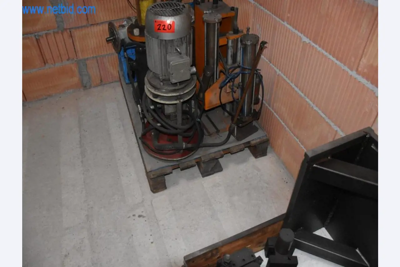 Na voljo so stroji, delovna oprema in dodatki vodilnega svetovnega proizvajalca sistemov za napenjanje verig-4