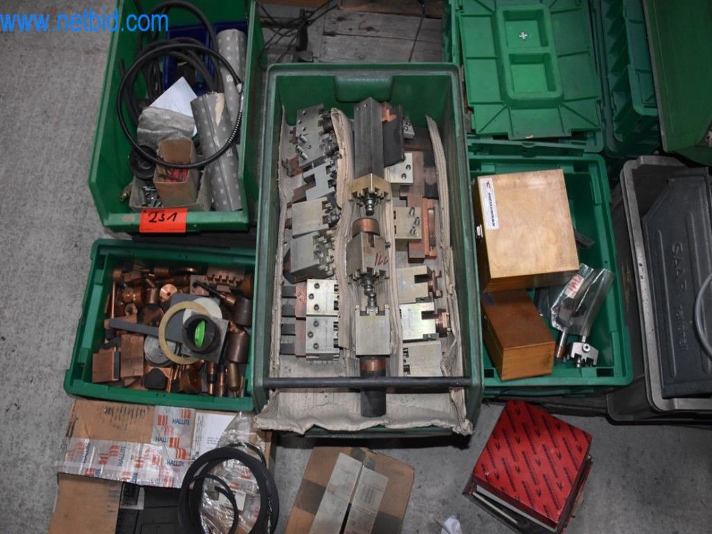 Máquinas, equipos operativos y accesorios de un líder mundial en el mercado de sistemas de tensado de cadenas.-10