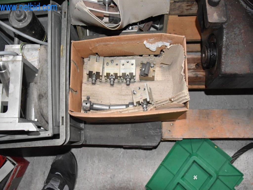 Máquinas, equipos operativos y accesorios de un líder mundial en el mercado de sistemas de tensado de cadenas.-3