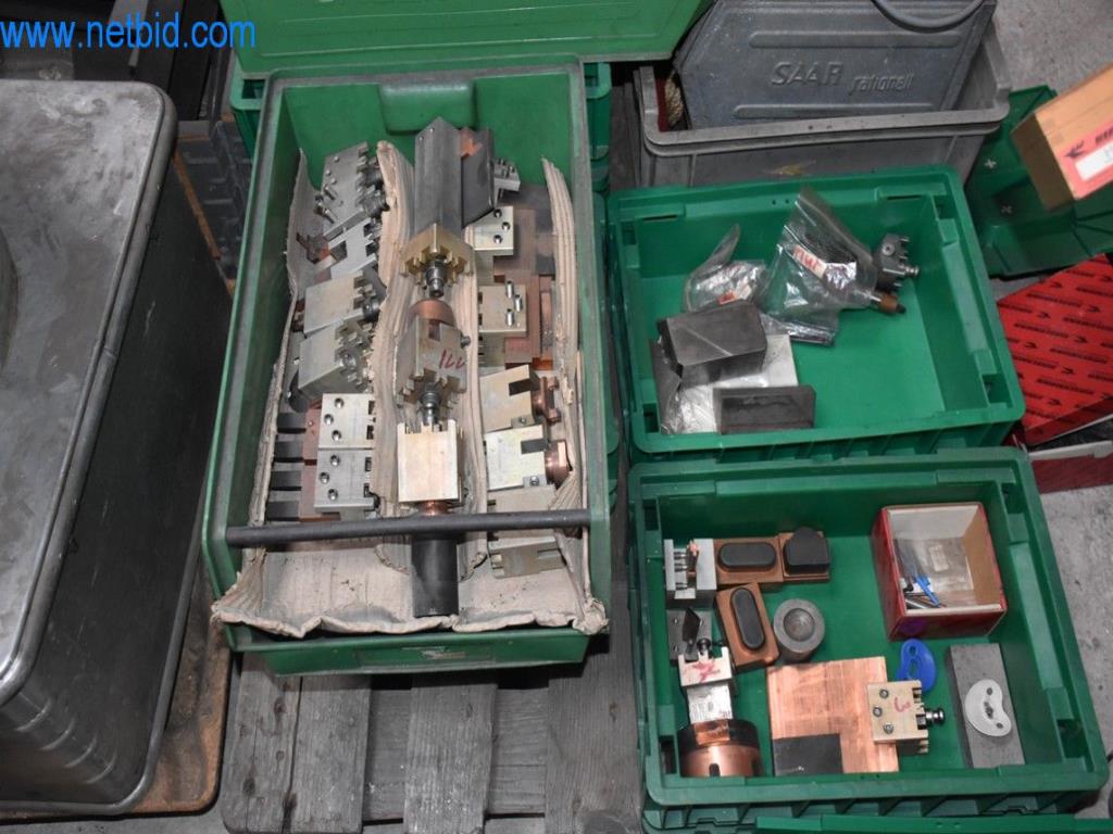 Máquinas, equipos operativos y accesorios de un líder mundial en el mercado de sistemas de tensado de cadenas.-4