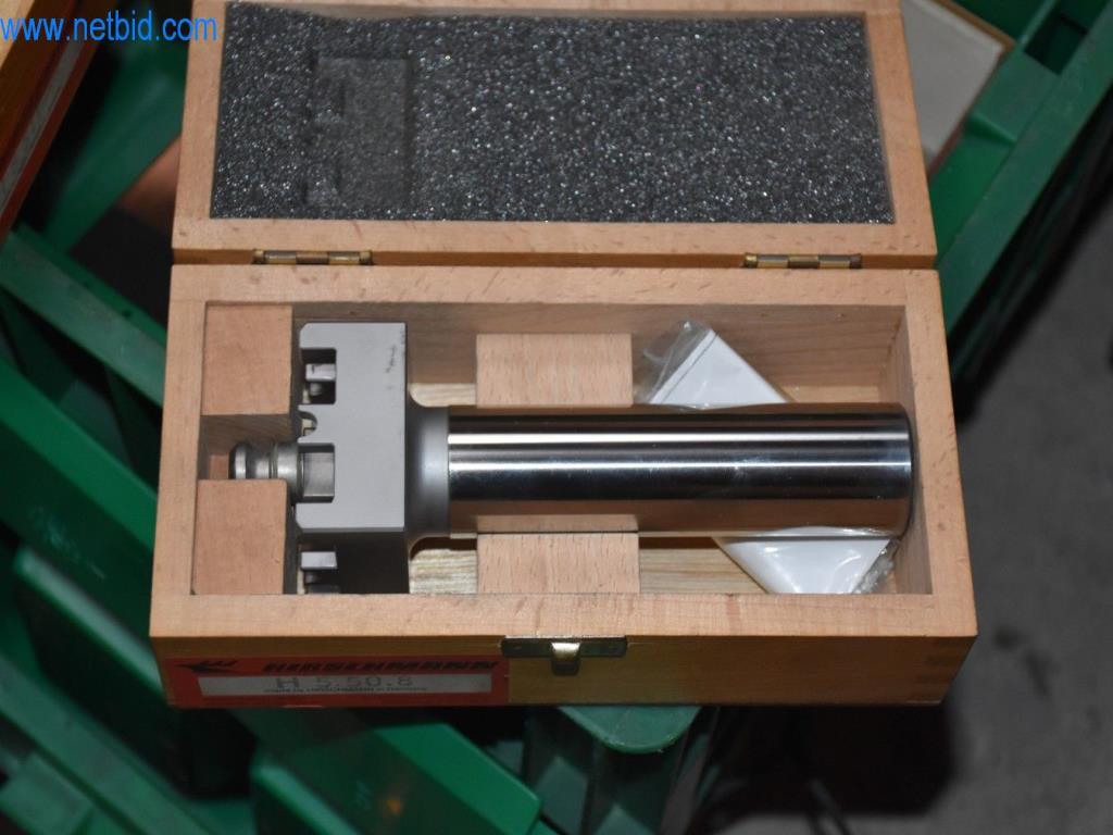 Máquinas, equipos operativos y accesorios de un líder mundial en el mercado de sistemas de tensado de cadenas.-5