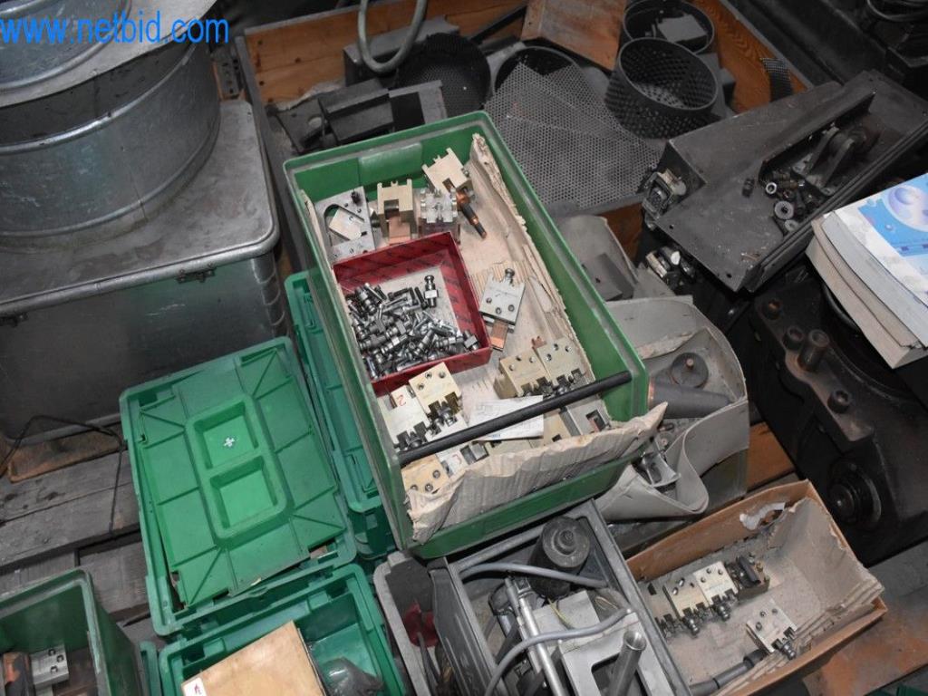 Máquinas, equipos operativos y accesorios de un líder mundial en el mercado de sistemas de tensado de cadenas.-9