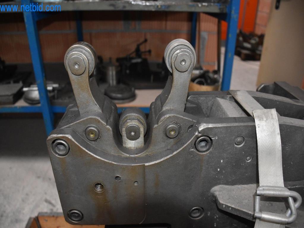 Stroje, provozní zařízení a příslušenství předního světového výrobce napínacích systémů řetězů jsou k dispozici.-1