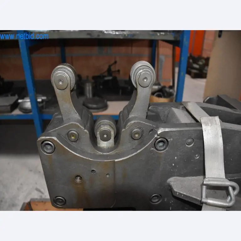 Stroje, provozní zařízení a příslušenství předního světového výrobce napínacích systémů řetězů jsou k dispozici.-1