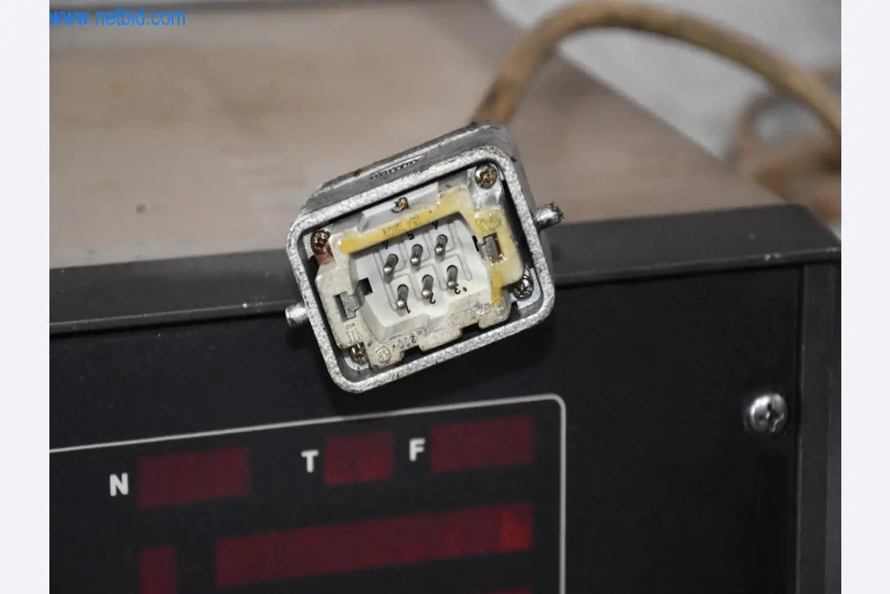Máquinas, equipos operativos y accesorios de un líder mundial en el mercado de sistemas de tensado de cadenas.-6