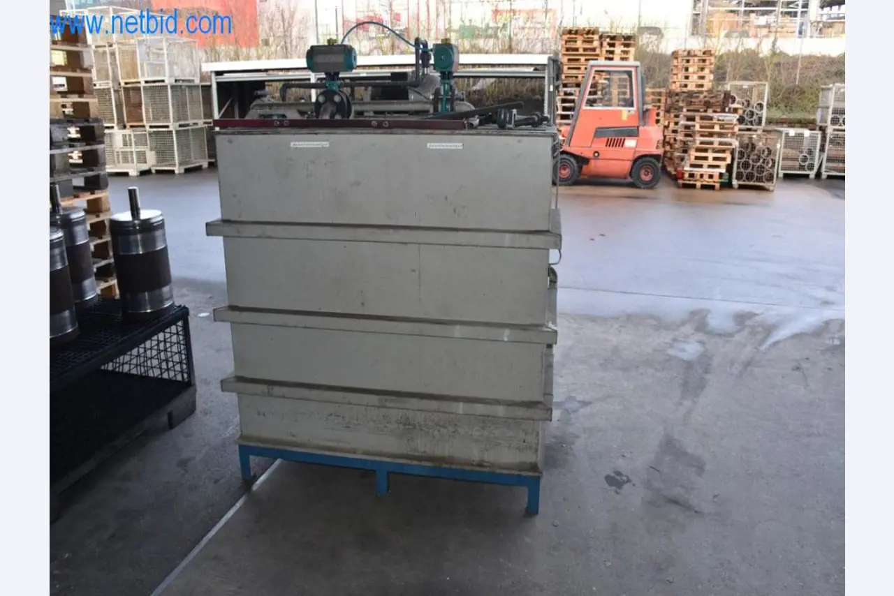 Stroje, provozní zařízení a příslušenství předního světového výrobce napínacích systémů řetězů jsou k dispozici.-4