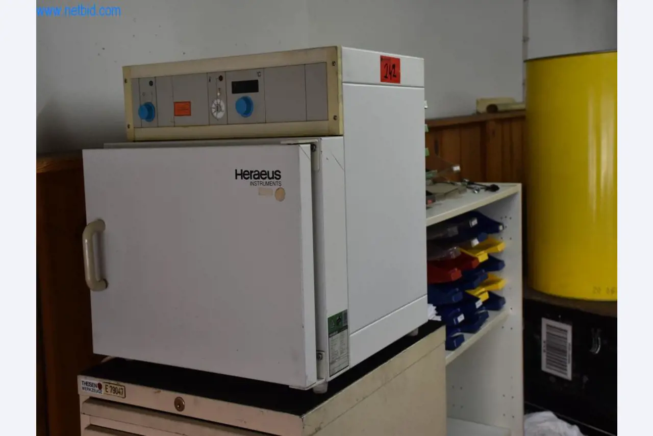 Máquinas, equipos operativos y accesorios de un líder mundial en el mercado de sistemas de tensado de cadenas.-1