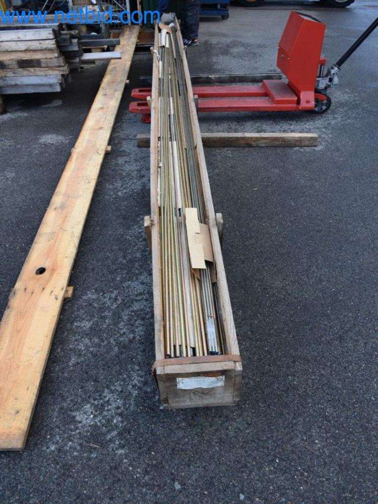 Máquinas, equipos operativos y accesorios de un líder mundial en el mercado de sistemas de tensado de cadenas.-2