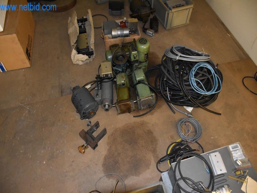 Stroje, provozní zařízení a příslušenství předního světového výrobce napínacích systémů řetězů jsou k dispozici.-11