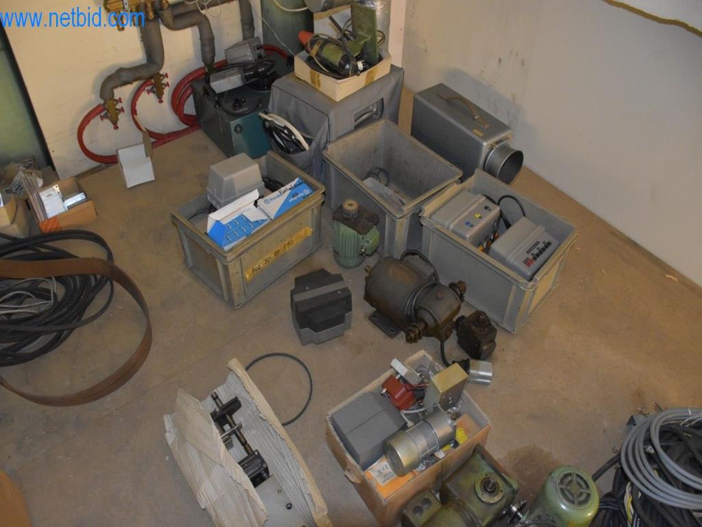 Stroje, provozní zařízení a příslušenství předního světového výrobce napínacích systémů řetězů jsou k dispozici.-12