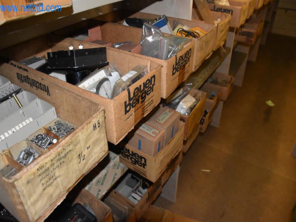 Stroje, provozní zařízení a příslušenství předního světového výrobce napínacích systémů řetězů jsou k dispozici.-21