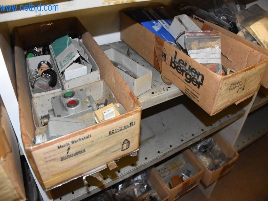 Stroje, provozní zařízení a příslušenství předního světového výrobce napínacích systémů řetězů jsou k dispozici.-22