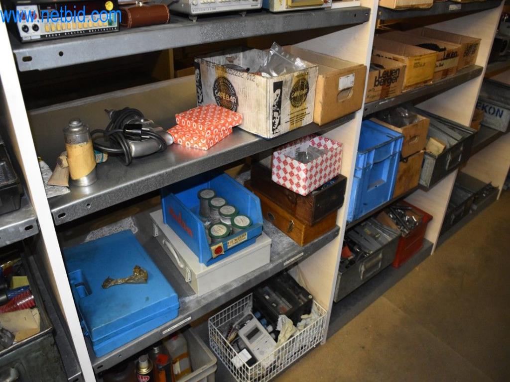 Stroje, provozní zařízení a příslušenství předního světového výrobce napínacích systémů řetězů jsou k dispozici.-23