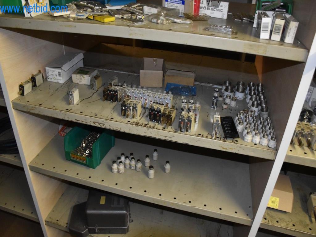 Stroje, provozní zařízení a příslušenství předního světového výrobce napínacích systémů řetězů jsou k dispozici.-27