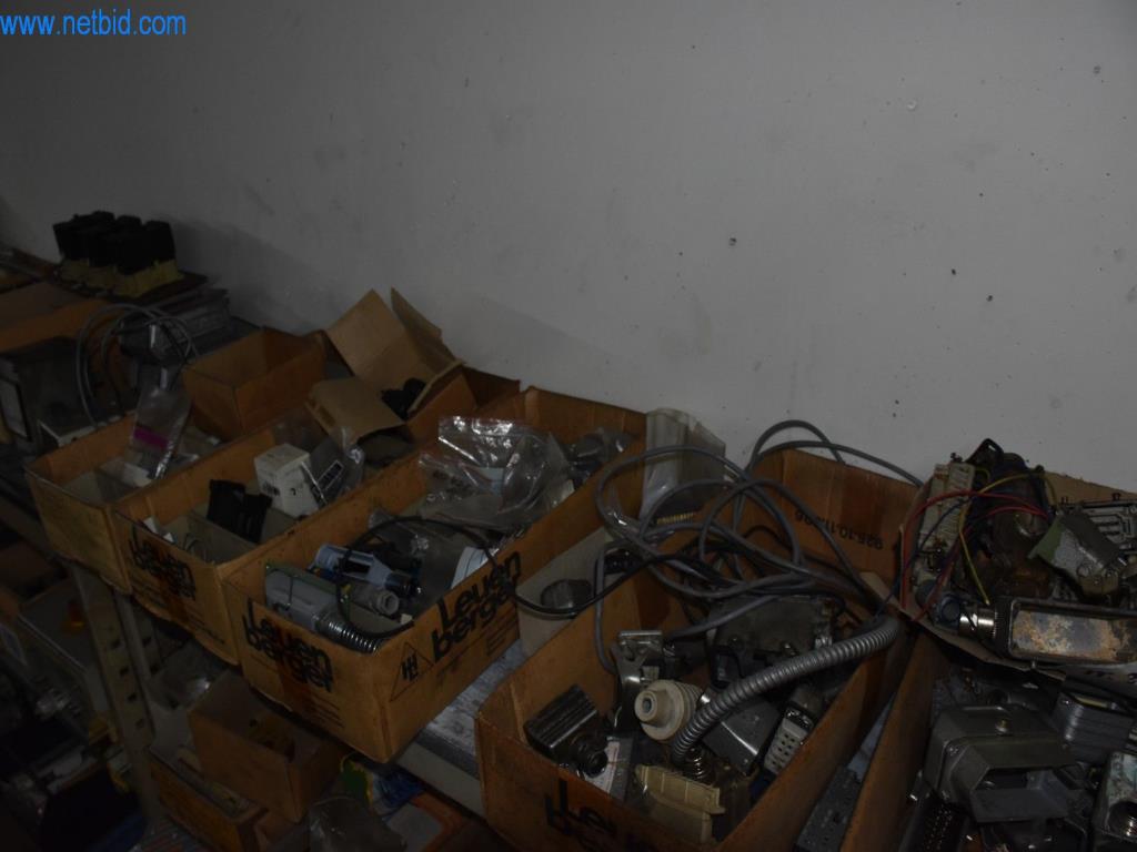 Na voljo so stroji, delovna oprema in dodatki vodilnega svetovnega proizvajalca sistemov za napenjanje verig-11