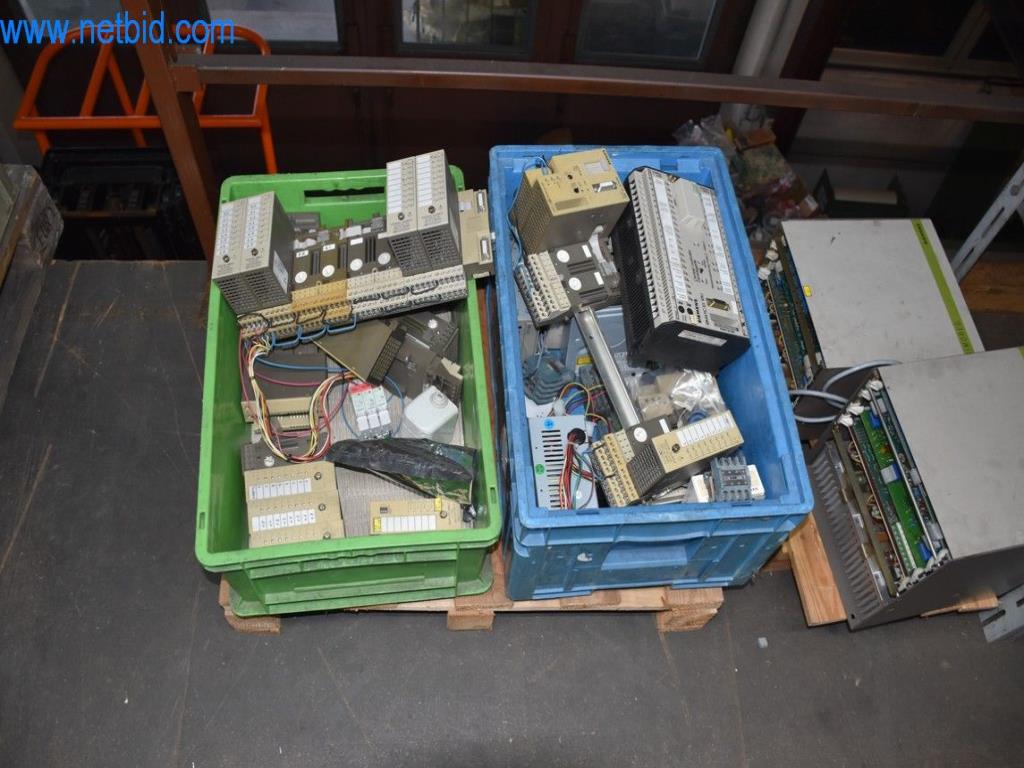 Na voljo so stroji, delovna oprema in dodatki vodilnega svetovnega proizvajalca sistemov za napenjanje verig-16