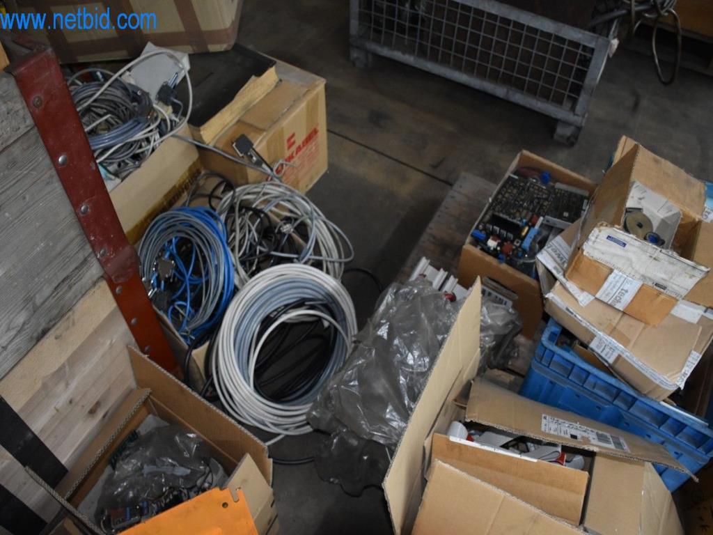 Na voljo so stroji, delovna oprema in dodatki vodilnega svetovnega proizvajalca sistemov za napenjanje verig-21