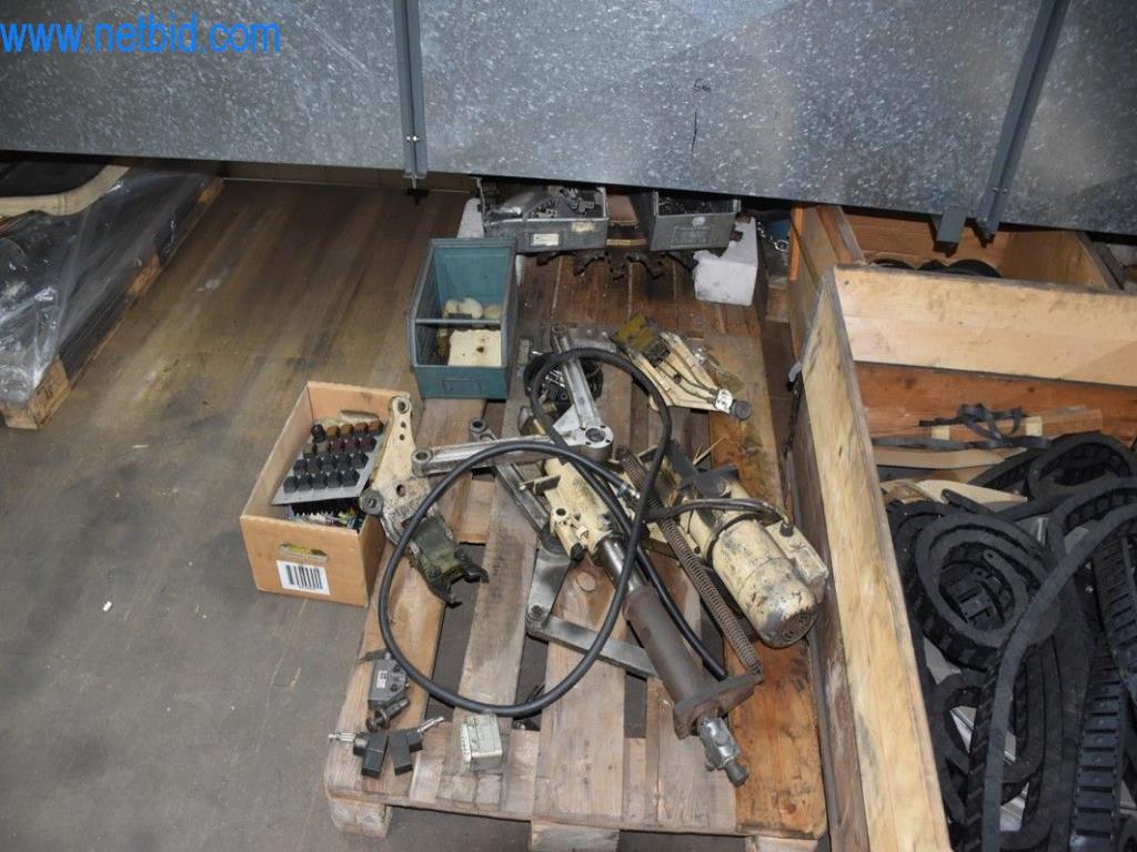 Máquinas, equipos operativos y accesorios de un líder mundial en el mercado de sistemas de tensado de cadenas.-11